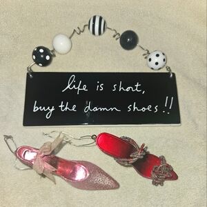 HANGING WALL PLAQUE AND 2 SHOE ORNAMENTS. EVERY WOMAN NEEDS ONE. CLASSIC!!!😁🎉